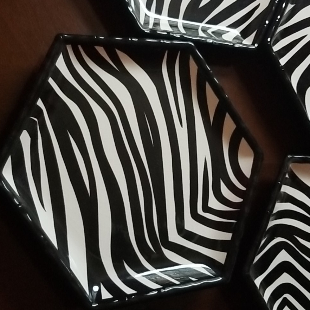 Zebra dinner plates